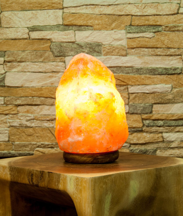 Salzkristall Lampe mit Holzsockel